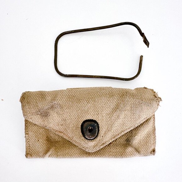 ANTIQUE WWII DRESSING FIRST AID POUCH KHAKI CANVAS - Picture 1 of 11